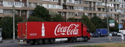 Un cami&oacute;n de reparto de Coca-Cola en Mosc&uacute;.