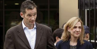 La Infanta y Urdangarin acuden a ver al Rey al hospital en noviembre de 2012.