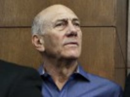 Ehud Olmert foi sentenciado por receber mais de 400.000 reais para autorizar o levantamento de casas de luxo em Jerusalém