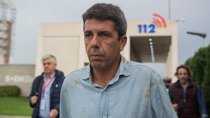 El presidente de la Generalitat, Carlos Mazón, el pasado noviembre, durante una visita al centro del 112 en Valencia.
