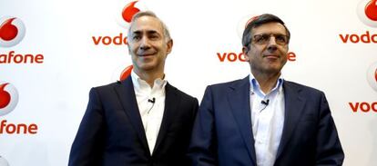 El consejero delegado de Vodafone, Antonio Coimbra, junto a Francisco Rom&aacute;n, presidente de Vodafone Espa&ntilde;a