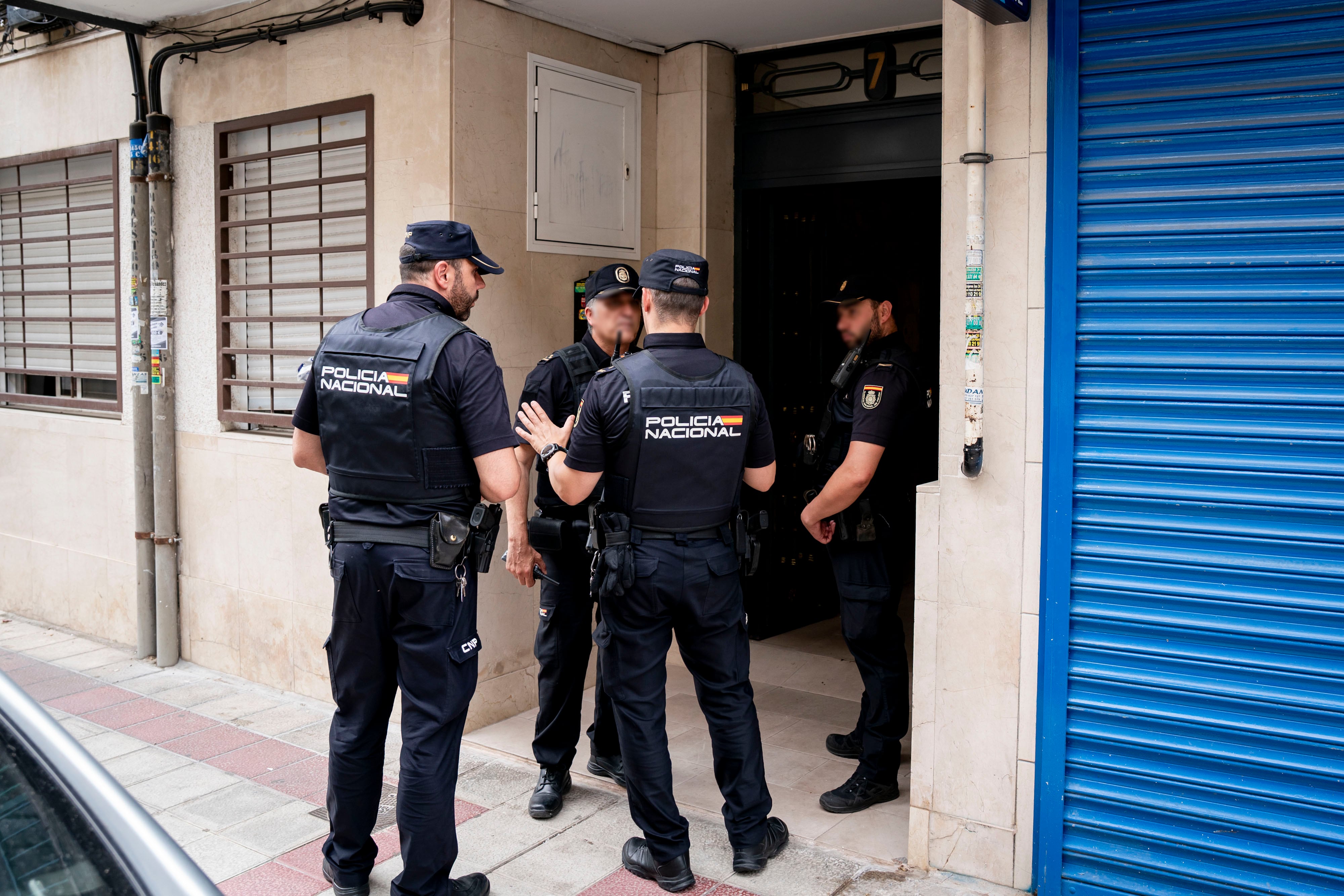 Hallados los restos de una mujer de 49 años en un cubo de basura de un piso en Gijón