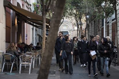 Terrasses en la calle de Torrijos, en Gràcia (Barcelona).