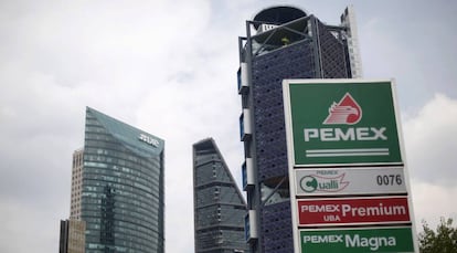 Un cartel de Pemex en la Ciudad de México.