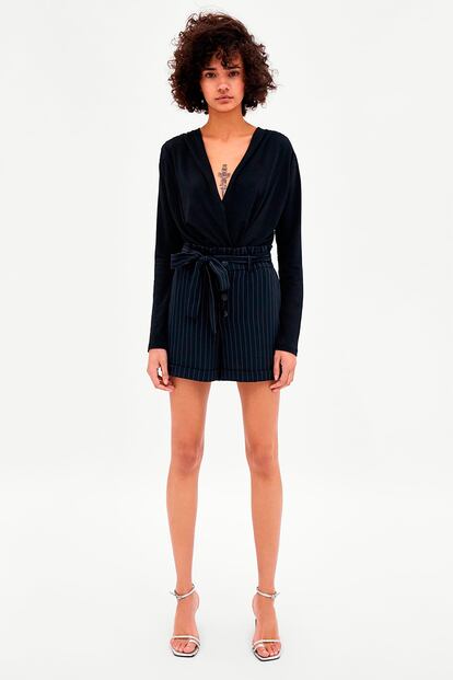 Short con raya diplomática, de Zara (22,95 euros).