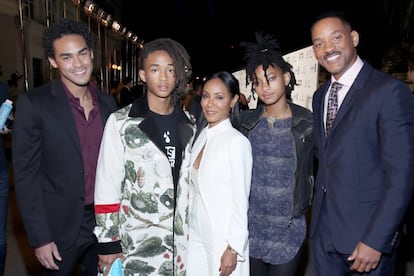 Trey Smith (hijo mayor de Will, de su primer matrimonio), Jaden Smith, Jada Pinkett Smith, Willow Smith y Will Smith. 