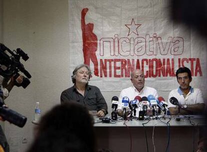 Carlo Frabetti, Luis Ocampo y Alfonso Araque, durante la conferencia de prensa en Madrid.