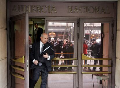 El general Luis Alejandre, tras declarar en junio en la Audiencia Nacional por el <i>caso Yak-42.</i>