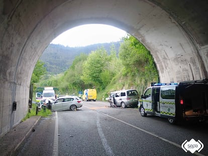 Un accidente grave de tráfico en Piloña (Asturias).
