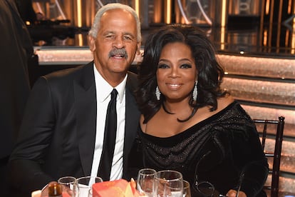 Oprah Winfrey y Stedman Graham – Son el epítome del amor duradero en Hollywood. La mítica presentadora de televisión y el experto en autoayuda anunciaron su intención de pasar por el altar en 1992, pero nunca han llegado a cumplir con la promesa. Oprah reconoció después que si se hubieran casado hoy no seguirían juntos. “No quería hacer los sacrificios, las concesiones y el compromiso diario que se requiere para que un matrimonio funcione. Mi programa era la prioridad en mi vida y ambos lo sabíamos”, admitió.