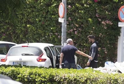 Momento de la detención en la calle Amor en Sevilla de uno de los componentes de La Manada, el exguardia civil Antonio Manuel Guerrero Escudero, tras conocerse la sentencia del Tribunal Supremo. Los cinco miembros de La Manada han sido condenados a 15 años de prisión por un delito continuado de violación, el 21 de junio de 2019.