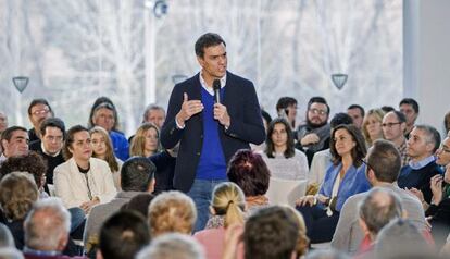 Pedro Sánchez, en l'assemblea oberta del PSOE aquest dissabte a Logronyo.