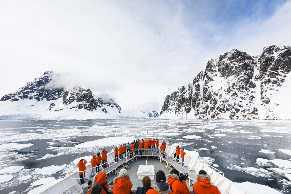 Expedición en barco por la Antártida.