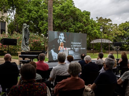 Intervención de la hija de Josep Maria Benet en el homenaje al dramaturgo celebrado este domingo.