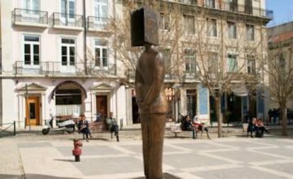 Plaza de São Carlos, con Bel Canto al fondo.