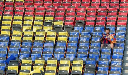 Primeros aficionados en el estadio