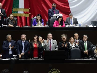 Diputados de varios partidos, durante la presentación de la reforma, este jueves en la Cámara de Diputados.