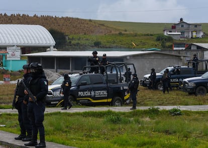 Fuerzas de seguridad resguardan el municipio de Texcaltitlán (Estado de México), el 11 de diciembre.