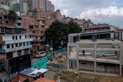La obra de la escuela infantil Buen Comienzo, ubicada en el centro del barrio de Pablo Escobar, en la comuna 9 de Medellín.