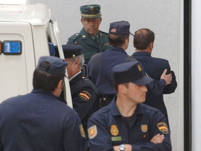 Los últimos detenidos por la trama de corrupción son llevados ante el juez.