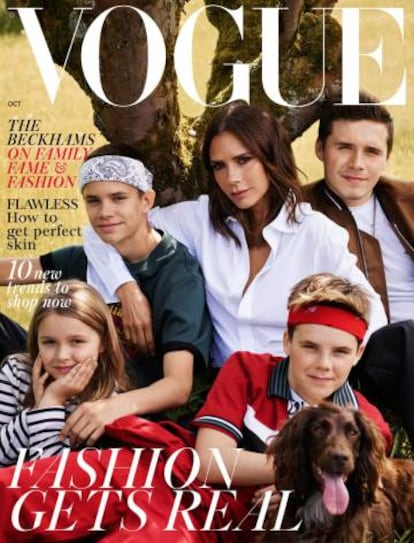 Victoria Beckham en la portada de Vogue UK rodeada por sus hijos Romeo (arriba izquierda), Brooklyn (arriba derecha), Harper (abajo izquierda), Cruz (abajo derecha) y su mascota Olive.