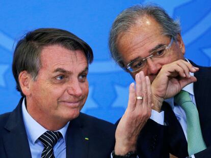 El presidente de Brasil, Jair Bolsonaro, junto al ministro de Economía, Paulo Guedes. REUTERS/Adriano Machado