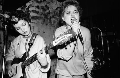 Jane Wiedlin y Belinda Carlisle, miembros de The Go-Go´s.