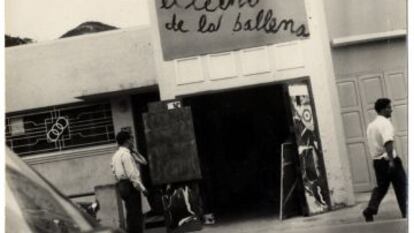 Entrada de la galer&iacute;a El Techo de la Ballena en Caracas en los a&ntilde;os sesenta. 