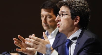 El economista Jefe del BBVA Jorge Sicilia junto al responsable de análisis macroeconómico, Rafael Doménech