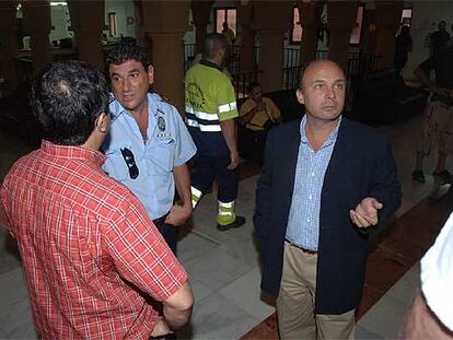 El vocal de Seguridad y Hacienda de la gestora, Carlos Rubio, ayer, antes de la reunión.