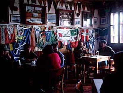 El café Sport, un local entre taberna y lugar de encuentro en la isla perdida de Faial, en el archipiélago de las Azores (Portugal).