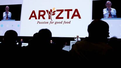 El presidente de Aryzta, Gary McGann, durante su intervención en la junta de accionistas de la compañía, en Duebendorf (Suiza).