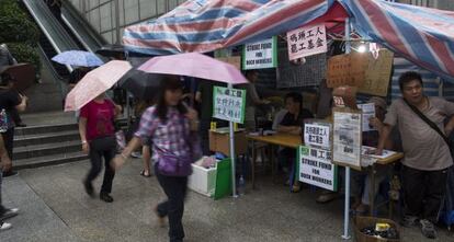 Trabajadores portuarios en Hong Kong.