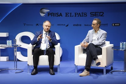 Sergey Paltsev, director adjunto del programa de MIT de Ciencia y Política de Cambio es entrevistado por Andrea Rizzi, corresponsal de Asuntos Globales de EL PAÍS.