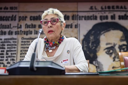 La Operadora de Sistemas y Documentalista del Sistema Automático de Información Hidrológica (SAIH) de la Confederación Hidrográfica del Júcar, Carmen González Galán, este lunes.