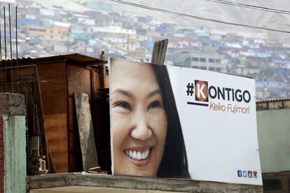 Um cartaz da candidata presidencial Keiko Fujimori.