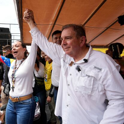 Maria Corina Machado y Edmundo González durante un mitin electoral en Barinas, Venezuela, el 6 de julio 2024.