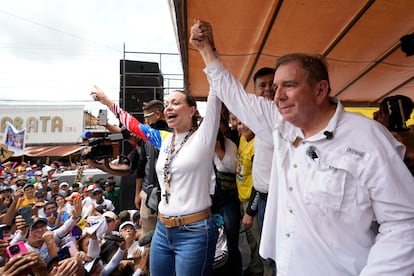 Maria Corina Machado y Edmundo González durante un mitin electoral en Barinas, Venezuela, el 6 de julio 2024.