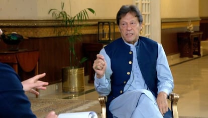El primer ministro paquistaní, Imran Khan, durante su entrevista en Axios.
