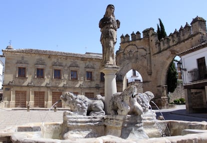La Plaza del Pópulo, una estampa singular en la ciudad de Baeza.