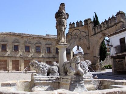 La Plaza del Pópulo, una estampa singular en la ciudad de Baeza.