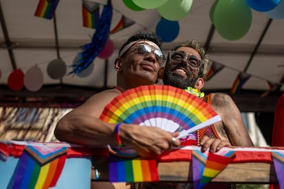 Una pareja durante una manifestación del Pride Barcelona 2024, en una imagen de archivo.