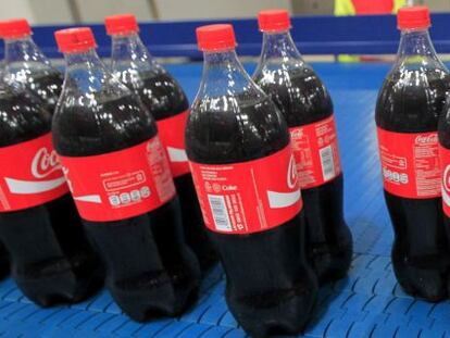 Botellas de Coca-Cola que la compa&ntilde;&iacute;a intento patentar.