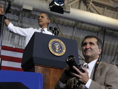 Pete Souza y Barack Obama, durante un discurso del presidente de EE UU.