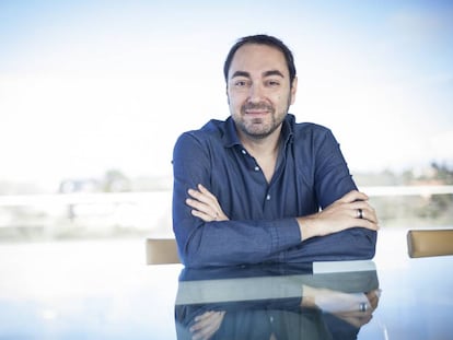 El escritor Nando López, ganador del último Premio Angular por su novela 'La versión de Eric'.