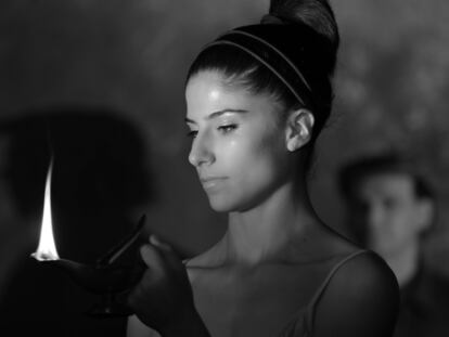 Fotograma de la instalación <i>La Dama de Corinto. Un esbozo cinematográfico, </i><b>de José Luis Guerin,</b> en el Museo Esteban Vicente de Segovia.