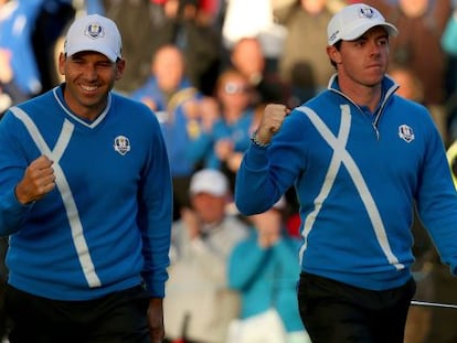 Sergio García y Rory McIlroy celebran un golpe.