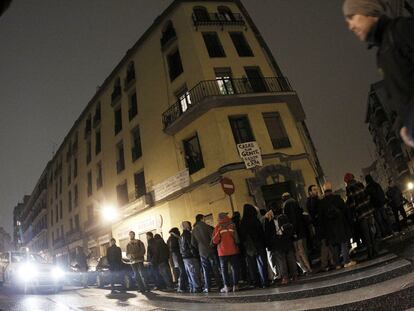 Concentración convocada ayer en apoyo a los okupas de la calle de Sebastián Elcano, 36, edificio propiedad de Bankia en el barrio de Embajadores.