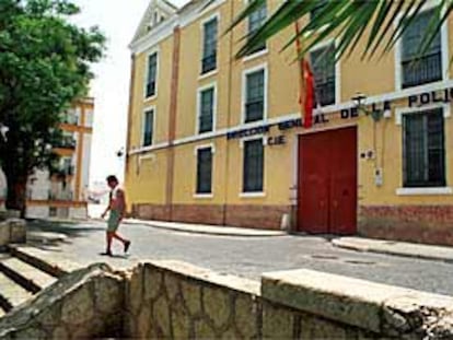 Aspecto del exterior del Centro de Internamiento de Extranjeros de Capuchinos, en Málaga.
