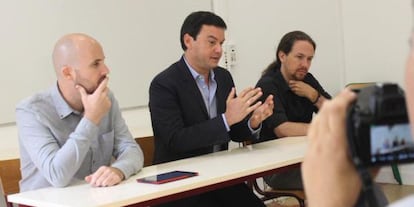 Nacho Álvarez, Thomas Piketty i Pablo Iglesias, aquest dilluns a París.